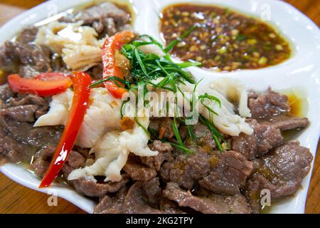 Un delizioso piatto cinese, carne di manzo bollita e controcilin su film Foto Stock