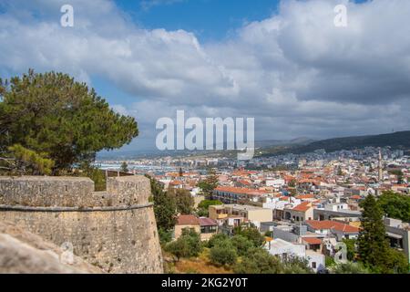 La vista dalle mura della Fortezza sulla cittadina di Rethymno Foto Stock