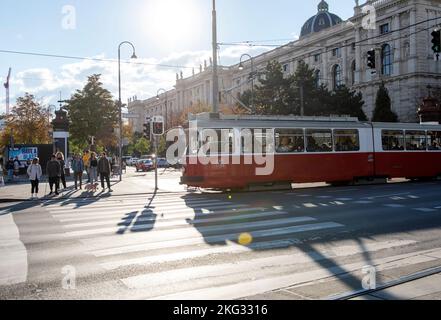 Ora di punta su una traversata a Vienna, Austria Europa UE Foto Stock