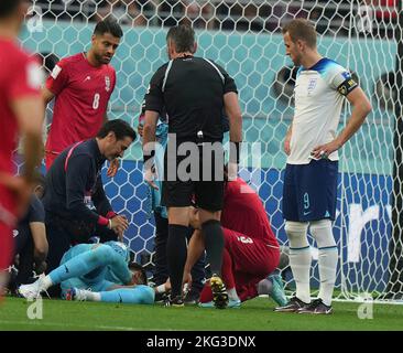 21 novembre 2022, Stade Bollaert-Delelis, Lens Agglo, QAT, Coppa del mondo FIFA 2022, Gruppo B, Inghilterra (GBR) vs Iran (IRN), nella foto il portiere iraniano Alireza Beiranvand deve essere rimpiazzato ferito. Foto Stock