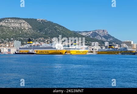 Corsica Sardina traghetti passeggeri e merci Porto di Tolone, Francia, novembre 2022 Foto Stock