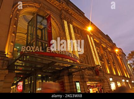 Manchester Royal Exchange Theatre, di notte, St Anns Square, centro città Manchester, Inghilterra, REGNO UNITO, M2 7DH Foto Stock