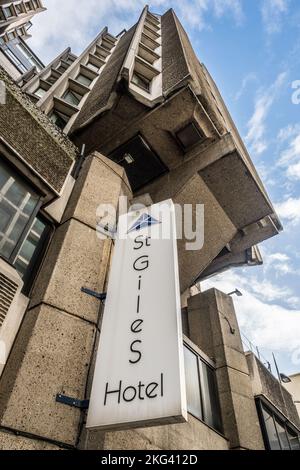 St Giles Hotel a Bloomsbury vicino a Tottenham Court Road, Londra centrale, esempio di architettura Brutalista. Foto Stock