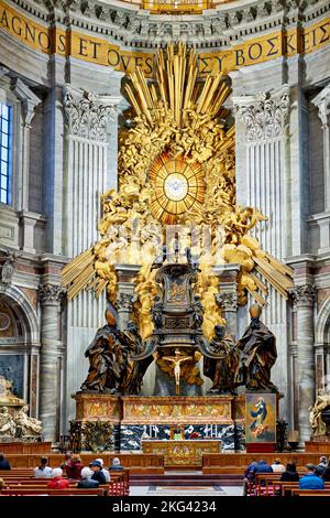 Roma Lazio Italia. Basilica di San Pietro in Piazza San Pietro. La Cattedrale di Bernini Petri e Gloria Foto Stock