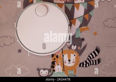 Lviv, Ucraina - 21 novembre 2022: Robot Xiaomi mi Vacuum-Mop 2 Pro White Foto Stock