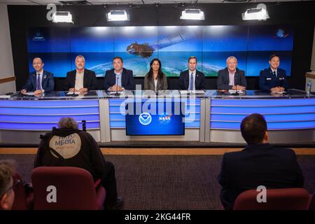 JPSS-2/LOFTID Preleavvio News Conference. La NASA ha tenuto una conferenza stampa di prelancio per il Joint Polar satellite System-2 della National Oceanic and Atmospheric Administration (NOAA) (JPSS-2) e per il Low-Earth Orbit Flight Test di un deceleratore gonfiabile (LOFTID) presso la Vandenberg Space Force base in California il 28 ottobre 2022. I partecipanti di sinistra sono: John Gagosian, direttore della Divisione satellite Joint Agency della NASA; Omar Baez, direttore del lancio del programma Launch Services della NASA; Gary Wentz, vicepresidente, programmi governativi e commerciali, ULA; Irene Parker, vicedirettore AS Foto Stock