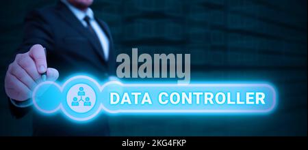 Ispirazione che mostra il segno Data Controller. Persona di approccio aziendale che determina gli scopi dei dati da elaborare Foto Stock