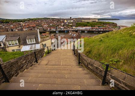 Whitby - 23 2022 maggio: Città medievale di Whitby, Inghilterra. Foto Stock