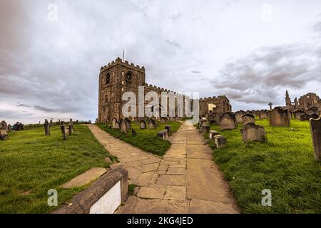 Whitby - 23 2022 maggio: Città medievale di Whitby, Inghilterra. Foto Stock