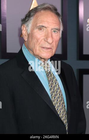 Judd Hirsch agli arrivi per l'Academy of Motion Picture Arts and Sciences 13th Governors Awards - parte 2, Fairmont Century Plaza Hotel, Los Angeles, CA, 19 novembre 2022. Foto di: Collezione Priscilla Grant/Everett Foto Stock