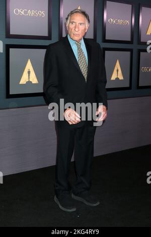 Judd Hirsch agli arrivi per l'Academy of Motion Picture Arts and Sciences 13th Governors Awards - parte 2, Fairmont Century Plaza Hotel, Los Angeles, CA, 19 novembre 2022. Foto di: Collezione Priscilla Grant/Everett Foto Stock