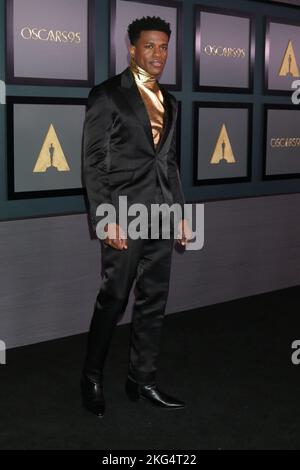 Jeremy Pope al Arrivi per l'Academy of Motion Picture Arts and Sciences 13th Governors Awards - parte 2, Fairmont Century Plaza Hotel, Los Angeles, CA, 19 novembre 2022. Foto di: Collezione Priscilla Grant/Everett Foto Stock