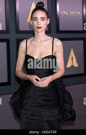 Rooney Mara al Arrivi dell'Academy of Motion Picture Arts and Sciences 13th Governors Awards - parte 2, Fairmont Century Plaza Hotel, Los Angeles, CA, 19 novembre 2022. Foto di: Collezione Priscilla Grant/Everett Foto Stock