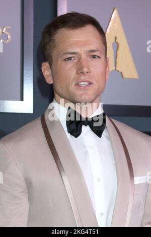 Taron Egerton al Arrivi per l'Accademia delle Arti e delle Scienze del movimento 13th Governatori Awards - parte 2, Fairmont Century Plaza Hotel, Los Angeles, CA 19 novembre 2022. Foto di: Collezione Priscilla Grant/Everett Foto Stock
