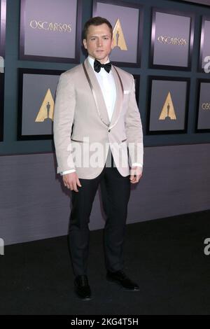 Taron Egerton al Arrivi per l'Accademia delle Arti e delle Scienze del movimento 13th Governatori Awards - parte 2, Fairmont Century Plaza Hotel, Los Angeles, CA 19 novembre 2022. Foto di: Collezione Priscilla Grant/Everett Foto Stock