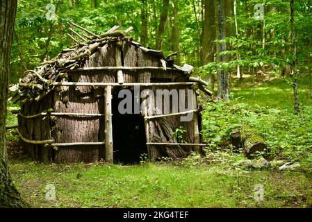 Casa e fattoria preistorica ricostruita per Oneota, i primi agricoltori del Wisconsin, il Whitefish Dunes state Park, Door County, Sturgeon Bay, WISCONSIN, USA Foto Stock