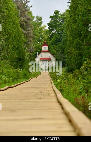 La storica Upper Range Light (faro) ti aiuterà a guidare la navigazione in barca al Ridges Sanctuary, Door County, Baileys Harbor, Wisconsin, USA Foto Stock