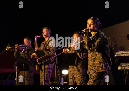 U.S. Marine Corps CPL. Jane Dias, un musicista con la III Marine Expeditionary Force Band, si esibisce per i partecipanti durante il Fuji Friendship Festival presso il Combined Arms Training Center Camp Fuji, Shizuoka, Giappone, 29 ottobre 2022. I partecipanti al festival sono stati in grado di visualizzare esposizioni statiche, ascoltare spettacoli dal vivo e interagire con il personale militare statunitense e della forza di autodifesa di terra giapponese. Il Fuji Friendship Festival è uno dei molti eventi Marine Corps Installations Pacific organizza in tutto il Pacifico per rafforzare l'alleanza Giappone-Stati Uniti e mostrare le capacità del corpo dei Marine per ospitare residenti in nazione Foto Stock