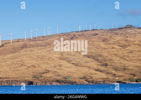 La più grande azienda eolica dello stato divenne operativa nel 2006 sulle West Maui Mountains, Hawaii. Foto Stock