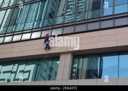 Detergente per vetri f=g in DIFC Dubai UAE Foto Stock