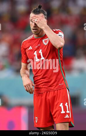 Al Rayyan, Qatar. 21st Nov 2022. Gareth Bale of Wales reagisce durante la partita di Coppa del mondo FIFA allo stadio al Rayyan, al Rayyan. Il credito per le immagini dovrebbe essere: David Klein/Sportimage Credit: Sportimage/Alamy Live News Foto Stock