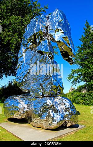 Scultura "Scholar Rock", Zhan Wang, a Houghton Hall, Norfolk, scultura in acciaio inossidabile, 1962 Foto Stock