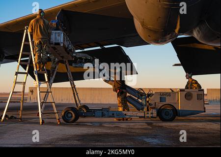 I militari dello Squadrone di manutenzione degli aeromobili del 5th