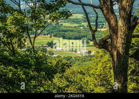 La vista dalla cima del Monte Holyoke a Hadley, Massachusetts Foto Stock
