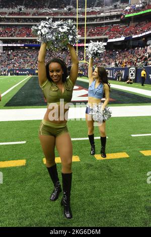 Houston Texans Cheerleaders durante la NFL Football Game tra i Washington Commanders e gli Houston Texans domenica 20 novembre 2022, all'NRG Foto Stock