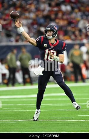 Il quartback di Houston Texans Davis Mills (10) lancia un passo nel quarto trimestre della NFL Football Game tra i Washington Commanders e The Hou Foto Stock