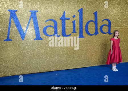 La foto deve essere accreditata ©Alpha Press 078237 21/11/2022 Alisha Weir a Matilda The Musical UK Gala Screening tenutosi a Curzon Mayfair a Londra. Foto Stock