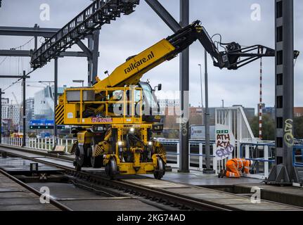 AMSTERDAM - lavori in pista sul ponte Schinkel. A causa dei lavori ferroviari, non è possibile il traffico ferroviario intorno ad Amsterdam Sud e un numero inferiore di treni corre intorno all'aeroporto di Schiphol. ANP REMKO DE WAAL olanda fuori - belgio fuori Foto Stock