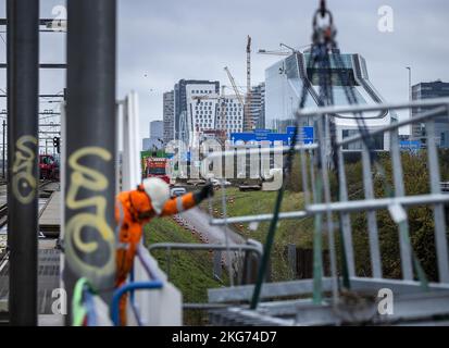 AMSTERDAM - lavori in pista sul ponte Schinkel. A causa dei lavori ferroviari, non è possibile il traffico ferroviario intorno ad Amsterdam Sud e un numero inferiore di treni corre intorno all'aeroporto di Schiphol. ANP REMKO DE WAAL olanda fuori - belgio fuori Foto Stock