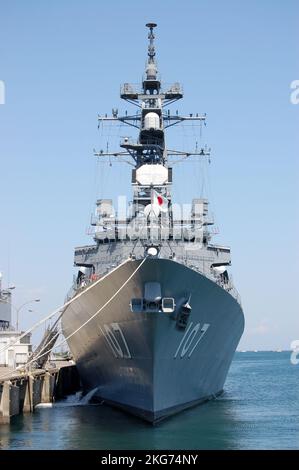 Prefettura di Kanagawa, Giappone - 14 aprile 2007: Forza di autodifesa marittima giapponese JS Ikazuchi (DD-107), cacciatorpediniere di classe Murasame. Foto Stock