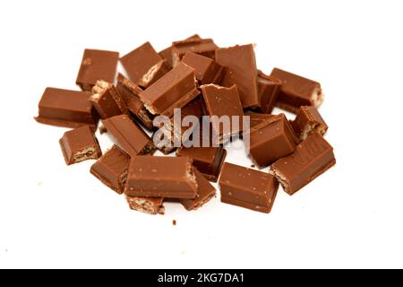 Cairo, Egitto, novembre 7 2022: KitKat, una confezione di cialda di wafer ricoperta di cioccolato creata da Rowntree's di York, Regno Unito, ed è ora prodotto glo Foto Stock