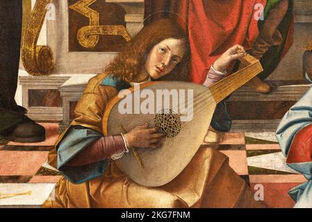 Particolare di un angelo musicante, da ' Madonna col Bambino in trono fra S.Andrea, S.Monica, S.Orsola , S.Sigismondo e angeli musicali ' - olio su Foto Stock