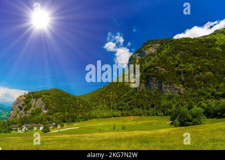 Colline montagne con la foresta nelle Alpi, Vaduz, Oberland, Liechtenstein Foto Stock