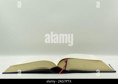 La fonte indispensabile di libri di conoscenza e di educazione, di copertina rigida e di grandi libri Foto Stock