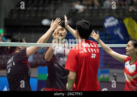 SYDNEY, AUSTRALIA - NOVEMBRE 20: Jeong Na Eun, Kim ha vinto ho, Seo Seung Jae e Chae Yu Jung della Corea si scuotono le mani dopo la partita mista dei doppi tra K. Foto Stock