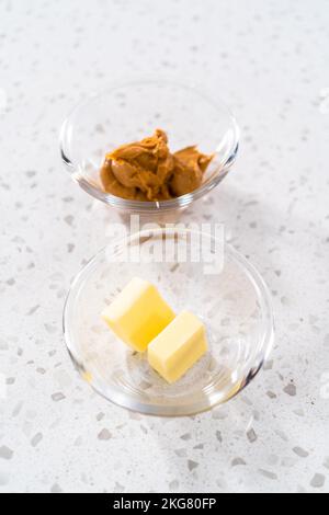 Fondente di burro di arachidi al cioccolato fatto in casa Foto Stock