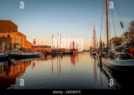 Den Helder, Paesi Bassi. Novembre 2022. Navi storiche presso l'ex cantiere navale di Den helder. Foto di alta qualità Foto Stock