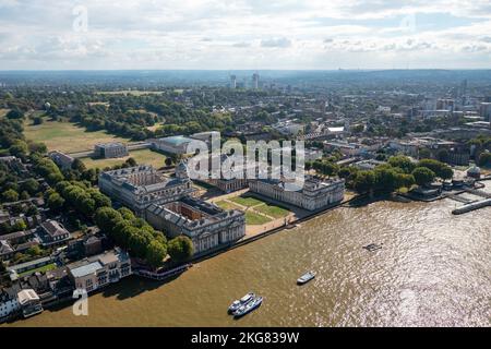 Londra dall'alto di giorno, vista aerea drone Foto Stock