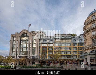 La Samaritaine grande magazzino. Vista esterna della facciata dal Pont Neuf Foto Stock