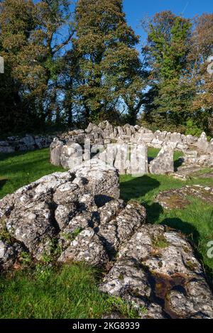 Insediamento in pietra di DIN Lligwy vicino a Moelfre, Anglesey, Galles del Nord. Foto Stock