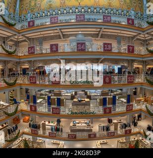 La Samaritaine grande magazzino. Vista interna dell'edificio Foto Stock