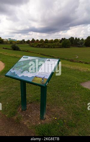 Pista ciclabile fuoristrada con informazioni per ciclisti a Campbell Park, Milton Keynes, Buckinghamshire, Regno Unito nel mese di settembre Foto Stock