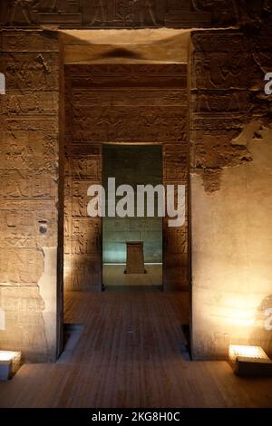 Egitto, Isola di Filea, interno del Tempio di Iside Foto Stock