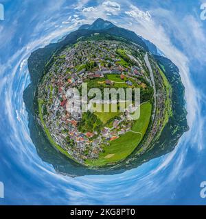 Reutte, la città principale della Außerfern tirolese in vista aerea Foto Stock