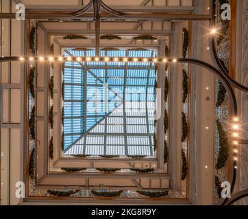 La Samaritaine grande magazzino. Vista interna dell'edificio Foto Stock