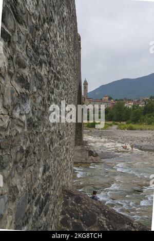 bobbio ponte sul fiume trebbia 5 Foto Stock